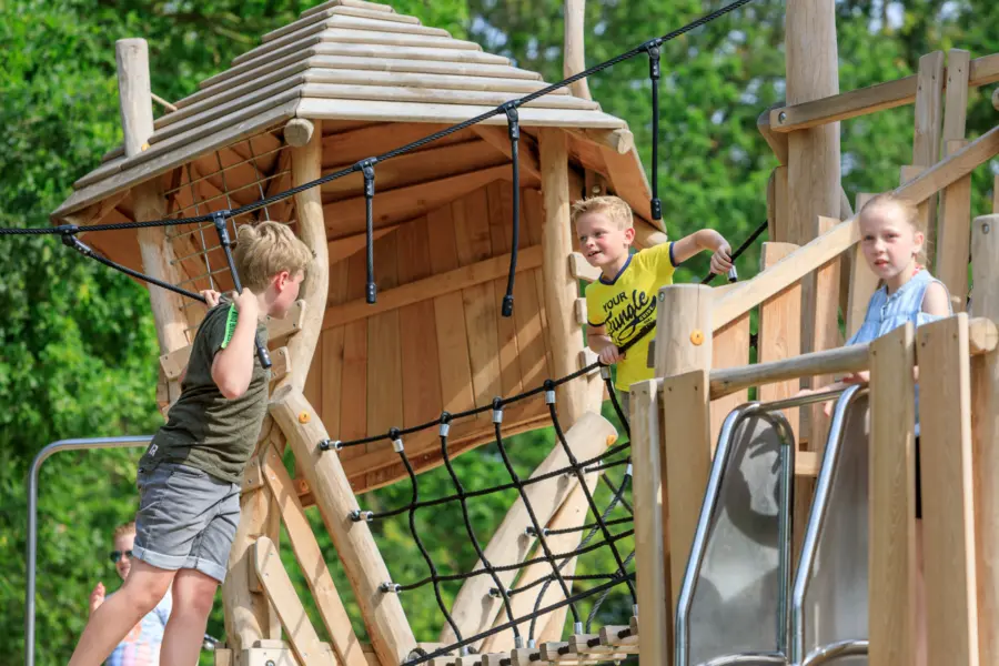 Buitenspeeltuin familieweekend recreatiepark Kaps